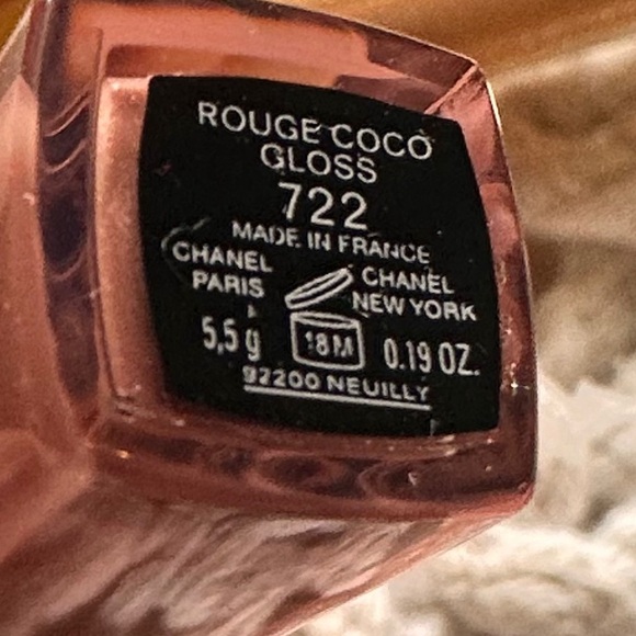 CHANEL HOLIDAY 5pc Gift Set LIP GLOSS/ BALM & Hydration on Hand w/ POUCH - Picture 7 of 9